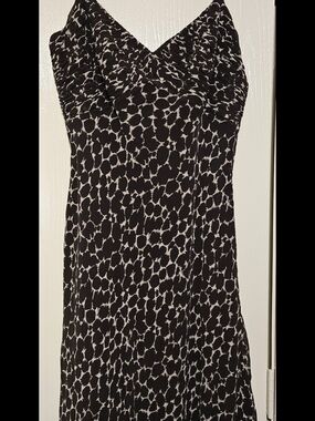 Ann Taylor Black and White Printed V-Neck Midi Dress, size 12.
